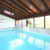  Villa individuelle de 5.5 pièces avec piscine intérieure et annexe indépendante de 150 m2